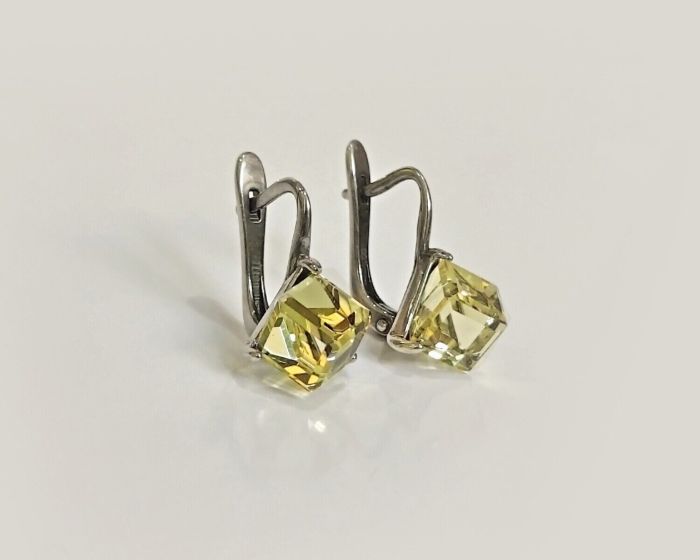 Earrings "Cube" 6mm